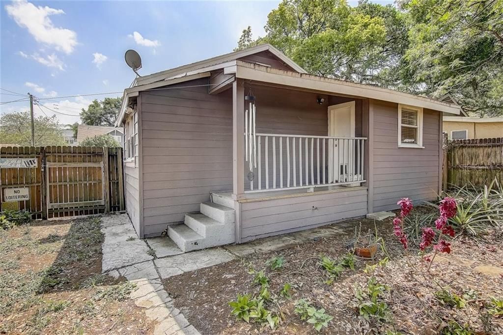 Recently Sold: $239,900 (3 beds, 2 baths, 1072 Square Feet)