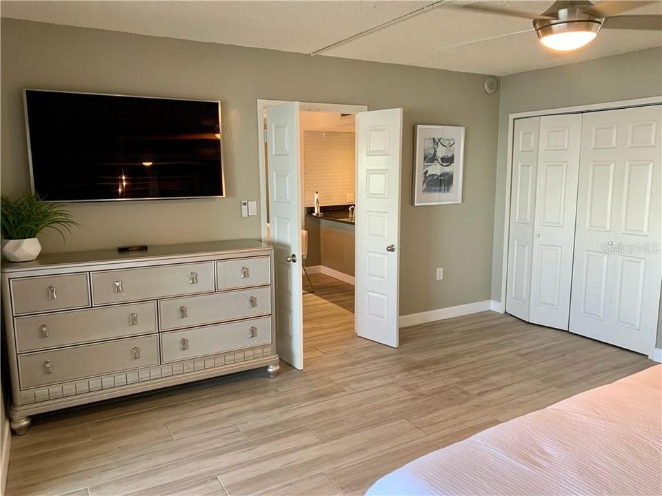Recently Rented: $2,400 (1 beds, 1 baths, 896 Square Feet)