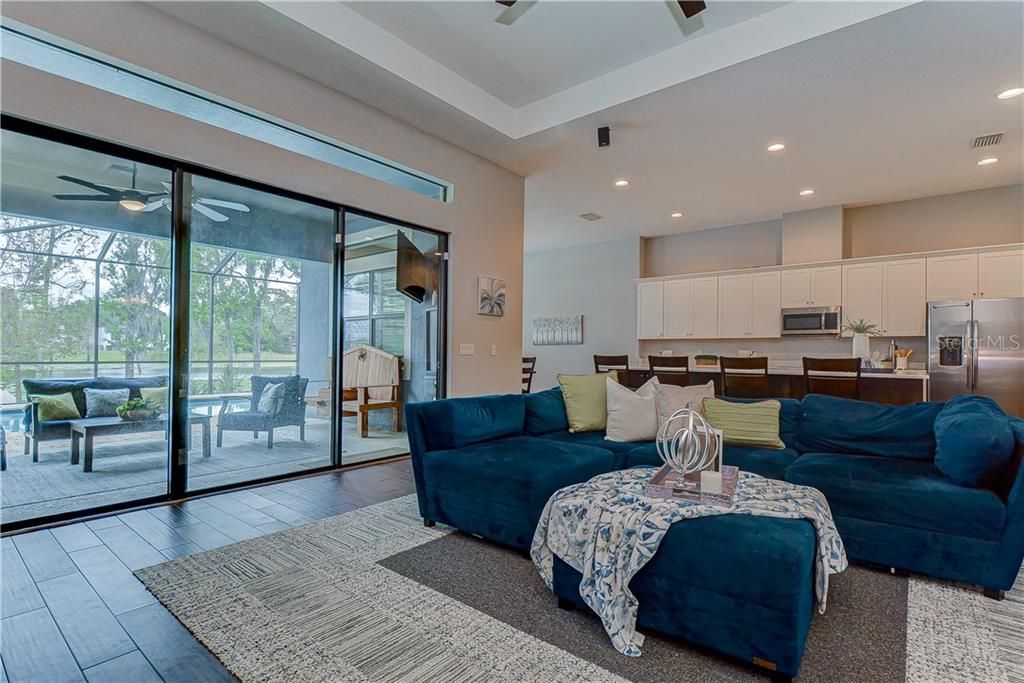 Recently Sold: $950,000 (5 beds, 3 baths, 3379 Square Feet)