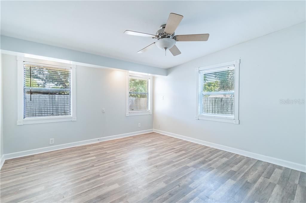 Recently Sold: $270,000 (3 beds, 1 baths, 1181 Square Feet)