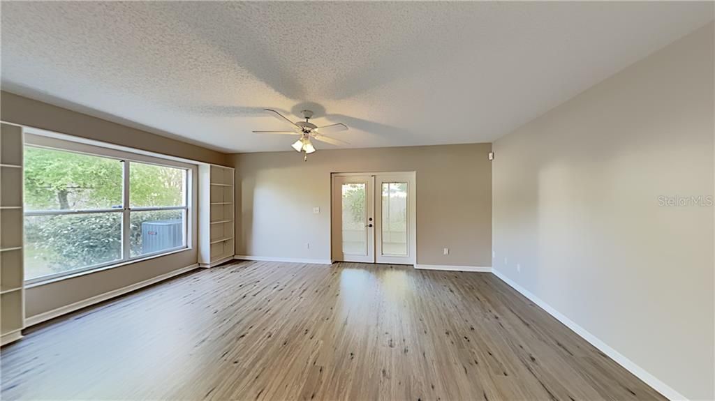 Recently Sold: $155,000 (2 beds, 2 baths, 1360 Square Feet)