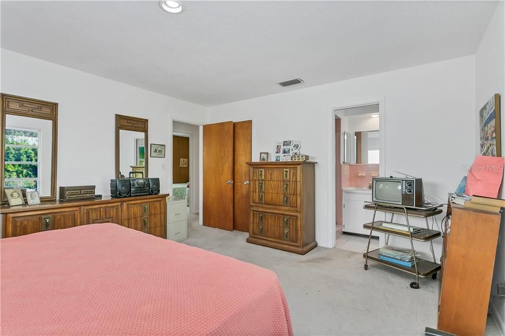Недавно продано: $419,000 (3 спален, 2 ванн, 1798 Квадратных фут)