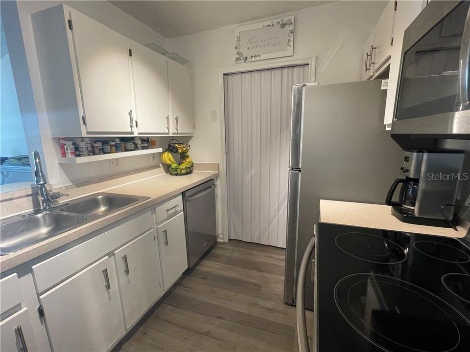 Recently Rented: $1,700 (3 beds, 2 baths, 1423 Square Feet)