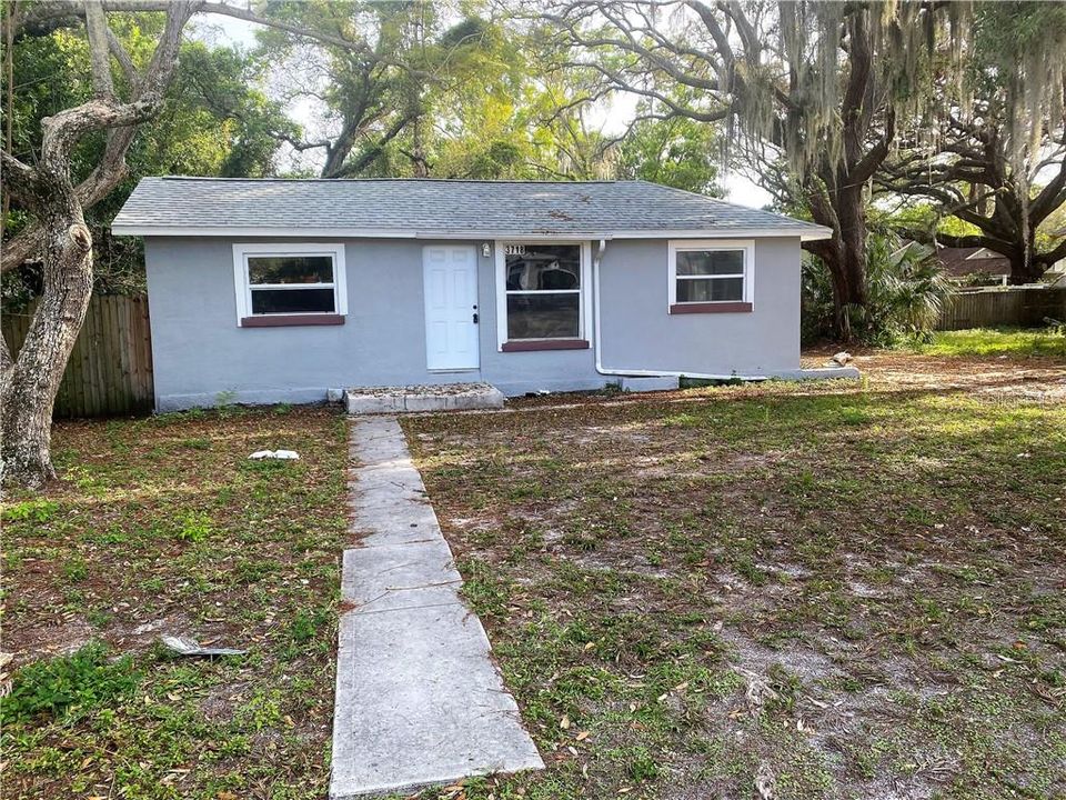 Recently Sold: $165,500 (3 beds, 2 baths, 954 Square Feet)