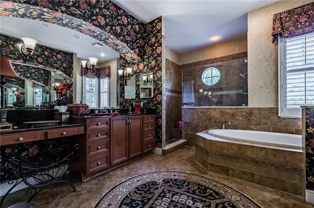 最近售出: $765,000 (4 贝兹, 3 浴室, 4252 平方英尺)