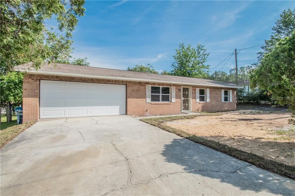 Recently Sold: $129,900 (3 beds, 2 baths, 960 Square Feet)