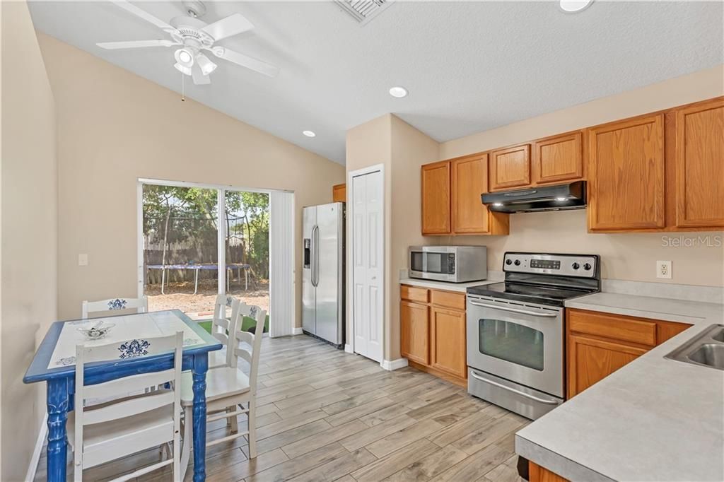 Recently Sold: $250,000 (3 beds, 2 baths, 1153 Square Feet)