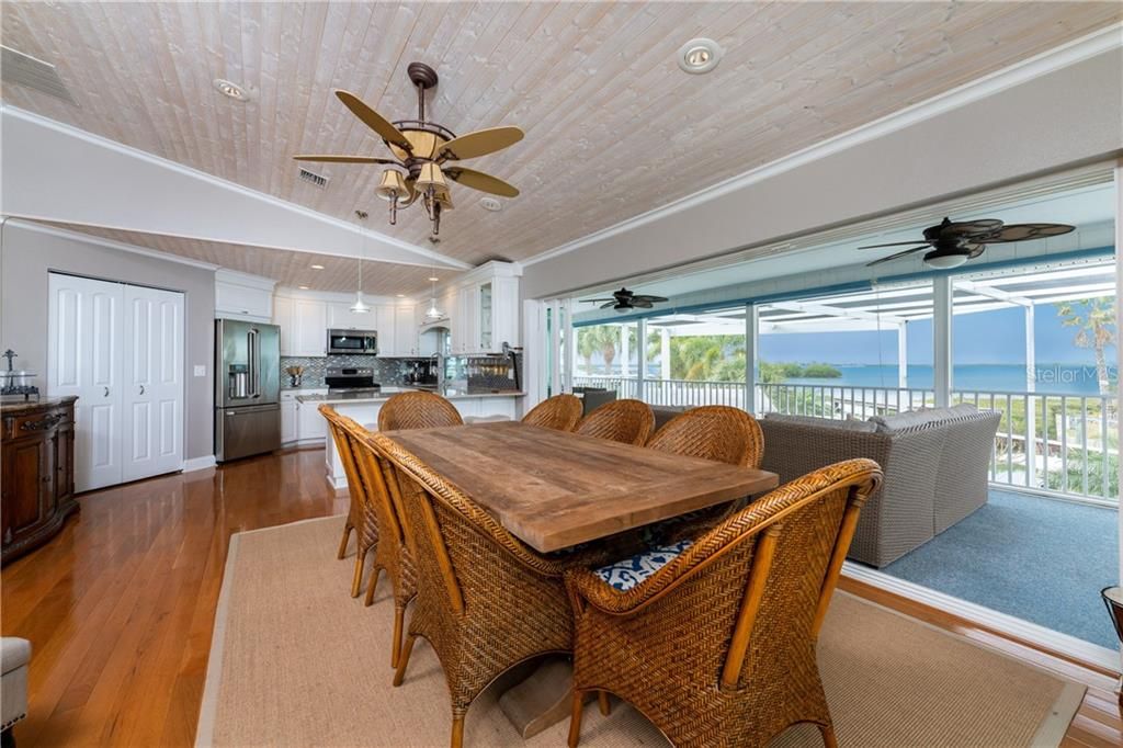 Recently Sold: $1,388,000 (3 beds, 2 baths, 1670 Square Feet)