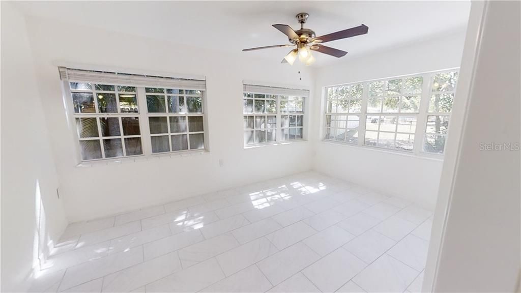 Recently Sold: $415,000 (4 beds, 2 baths, 1924 Square Feet)