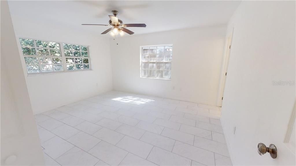 Recently Sold: $415,000 (4 beds, 2 baths, 1924 Square Feet)