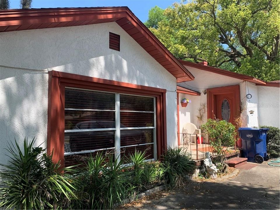 Recently Sold: $225,000 (2 beds, 2 baths, 1384 Square Feet)