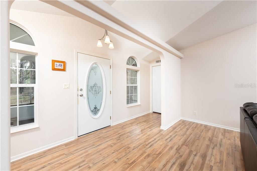 Recently Sold: $279,000 (3 beds, 2 baths, 1824 Square Feet)