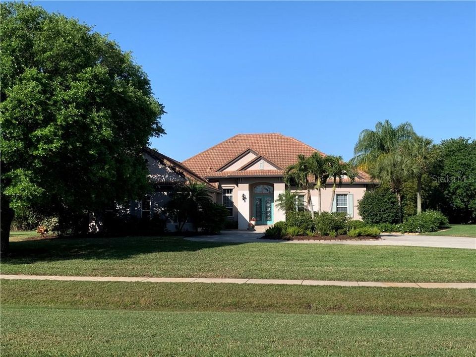 Recently Sold: $950,000 (4 beds, 3 baths, 4241 Square Feet)