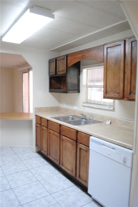 Recently Rented: $1,300 (3 beds, 2 baths, 1357 Square Feet)