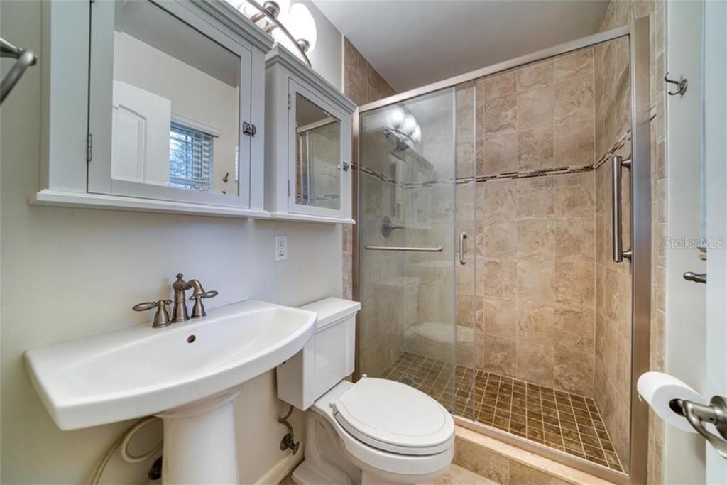 最近售出: $389,900 (2 贝兹, 2 浴室, 1217 平方英尺)
