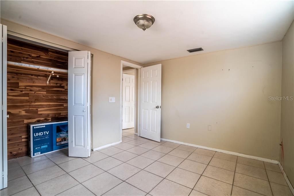 Recently Sold: $119,000 (2 beds, 1 baths, 912 Square Feet)