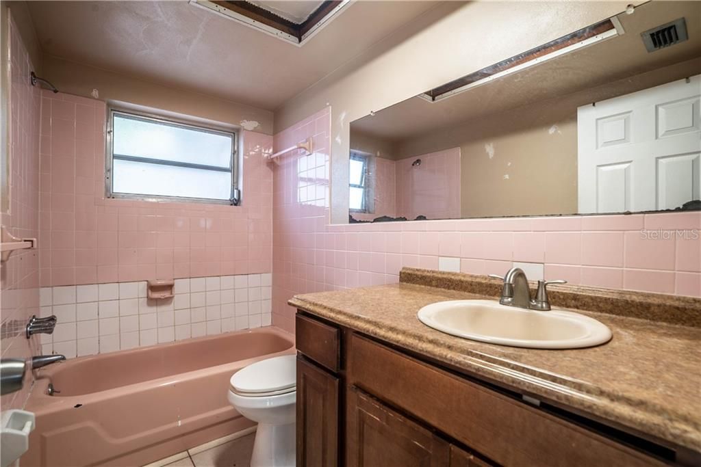 Recently Sold: $119,000 (2 beds, 1 baths, 912 Square Feet)