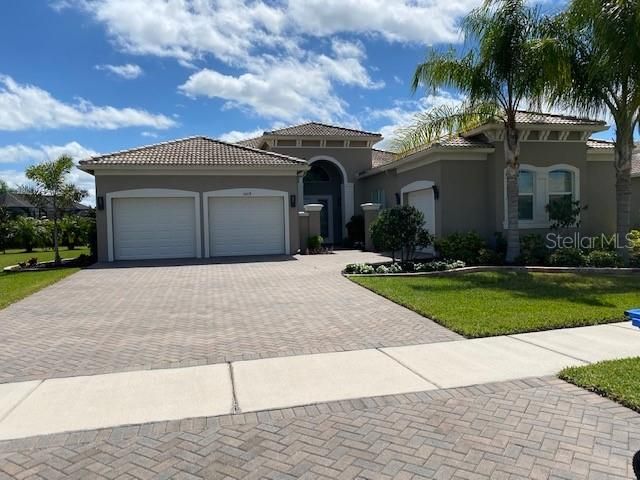 Recently Sold: $647,500 (3 beds, 3 baths, 3018 Square Feet)