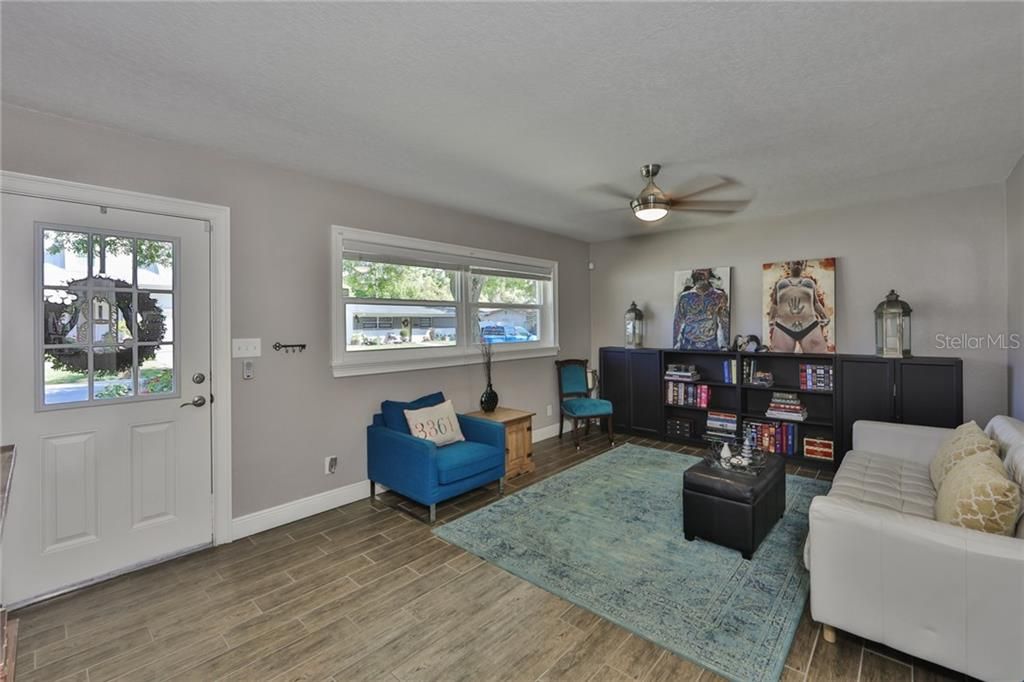 Recently Sold: $545,000 (3 beds, 2 baths, 1576 Square Feet)