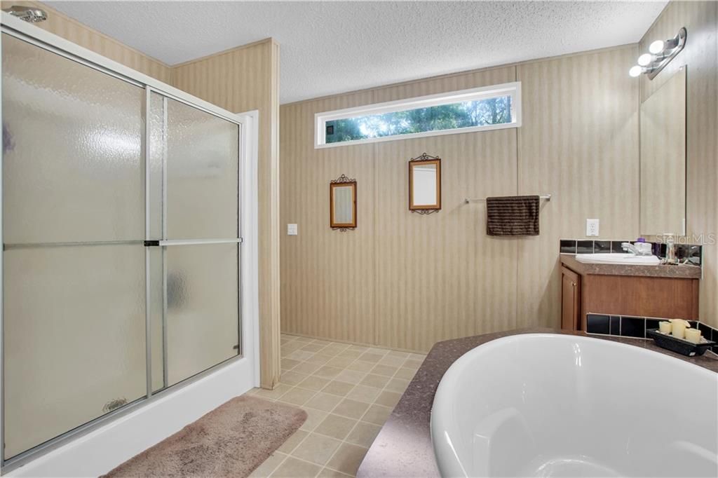 最近售出: $180,000 (3 贝兹, 2 浴室, 1800 平方英尺)