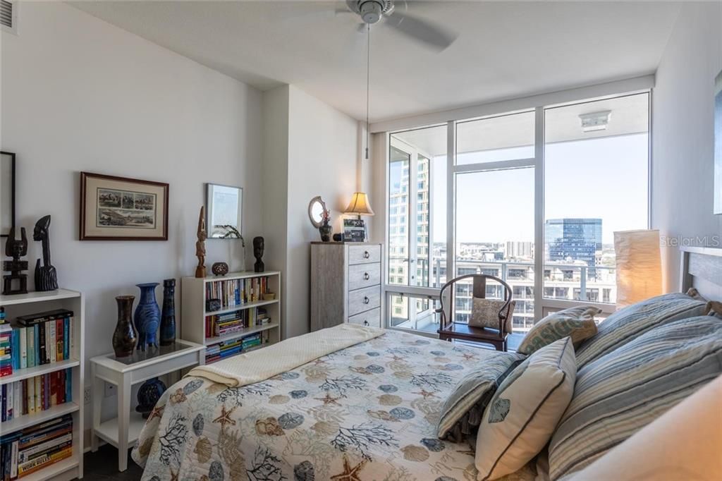 Recently Sold: $949,000 (2 beds, 2 baths, 1465 Square Feet)