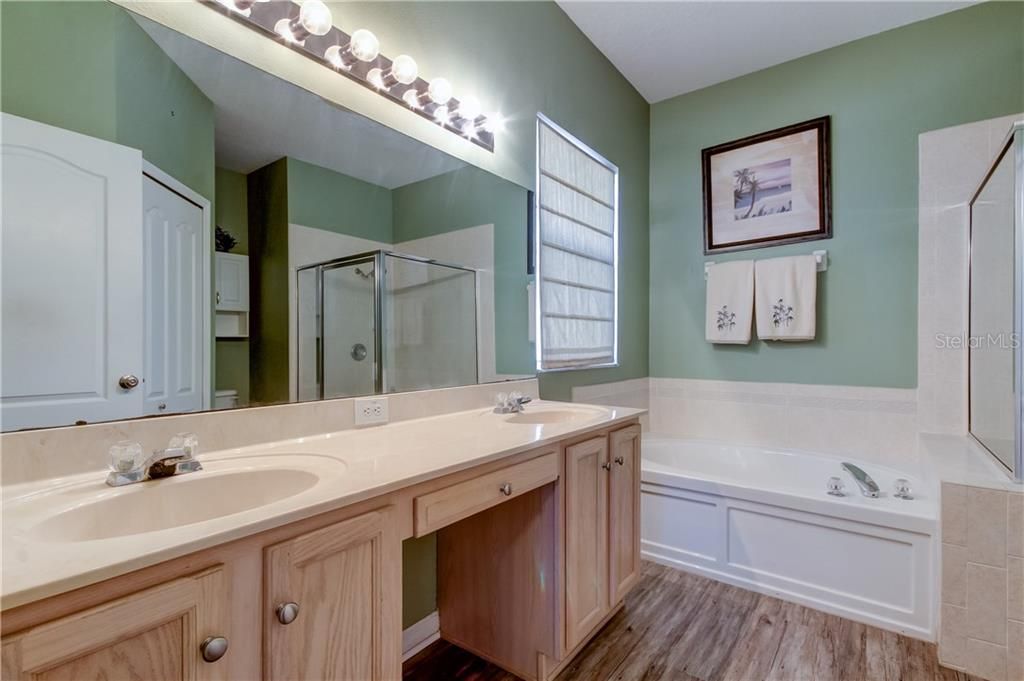 最近售出: $275,000 (3 贝兹, 2 浴室, 1549 平方英尺)
