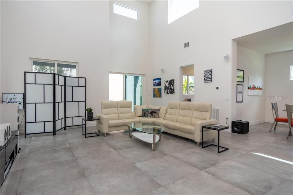 Recently Sold: $775,000 (3 beds, 2 baths, 2636 Square Feet)