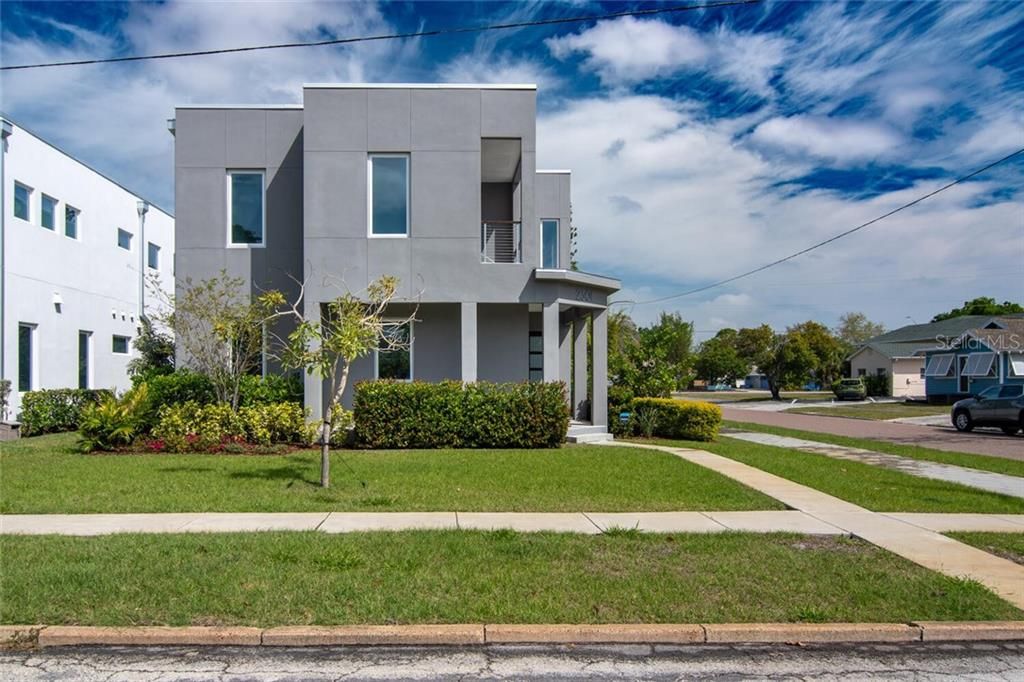 Recently Sold: $775,000 (3 beds, 2 baths, 2636 Square Feet)