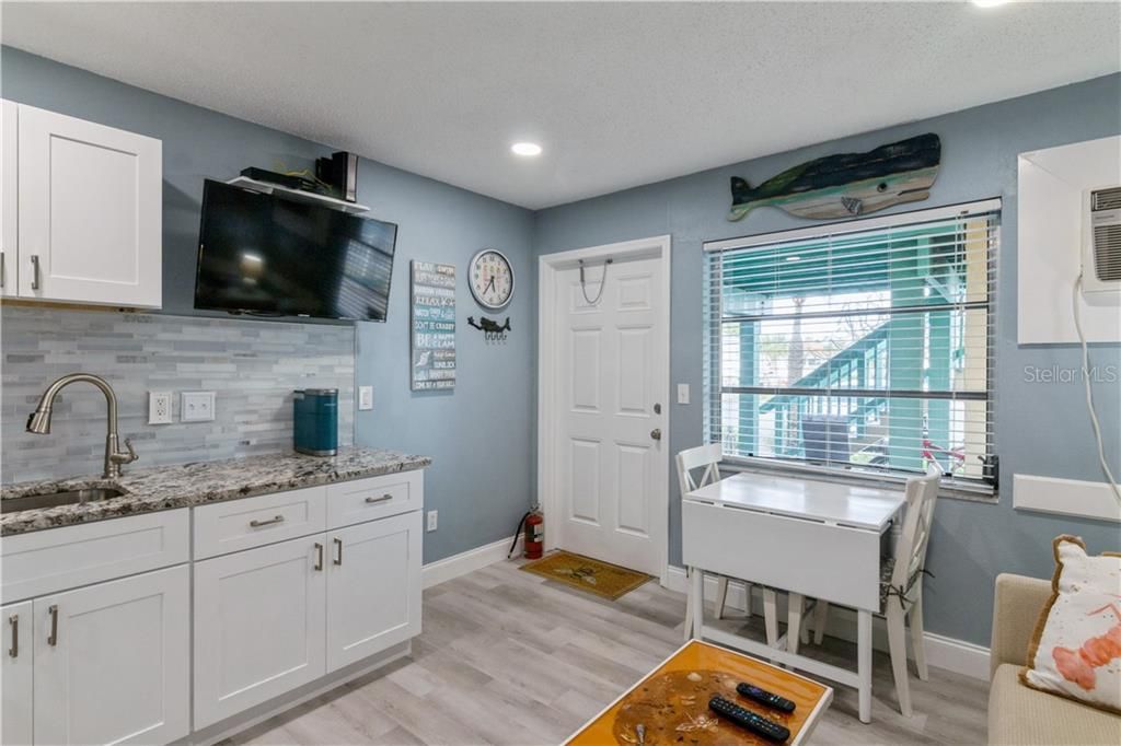 Recently Sold: $250,000 (1 beds, 1 baths, 330 Square Feet)
