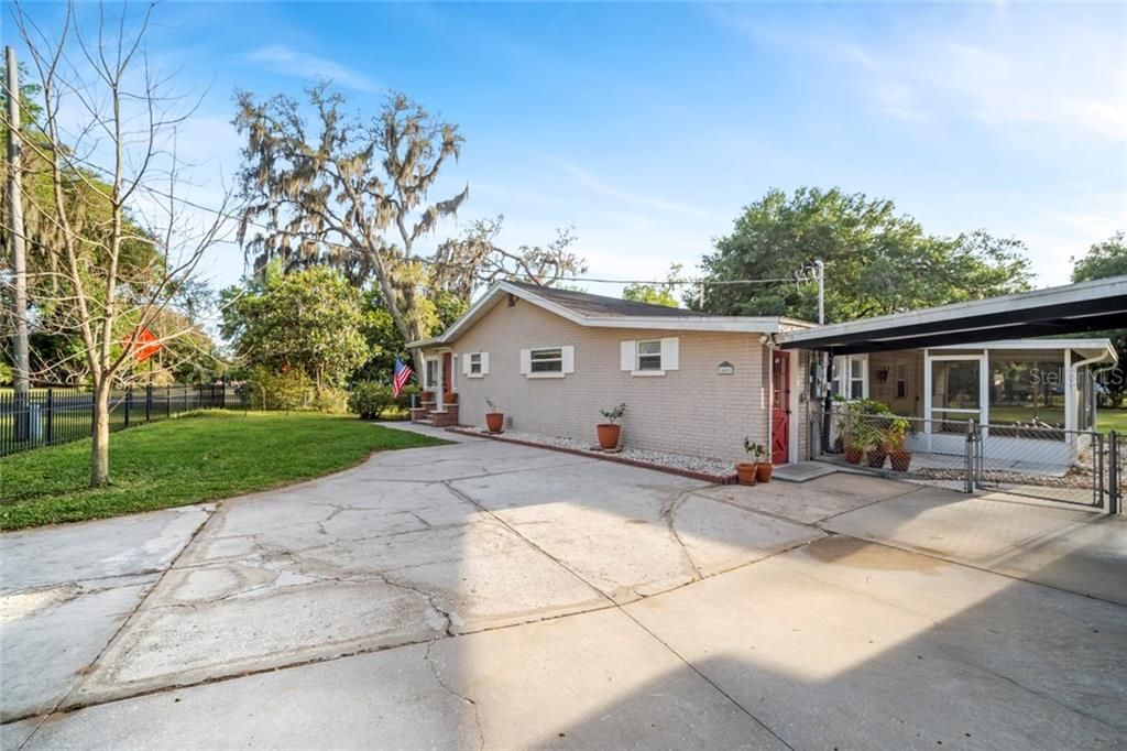 Recently Sold: $365,000 (4 beds, 3 baths, 2220 Square Feet)