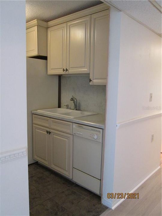 Recently Sold: $64,900 (1 beds, 1 baths, 608 Square Feet)