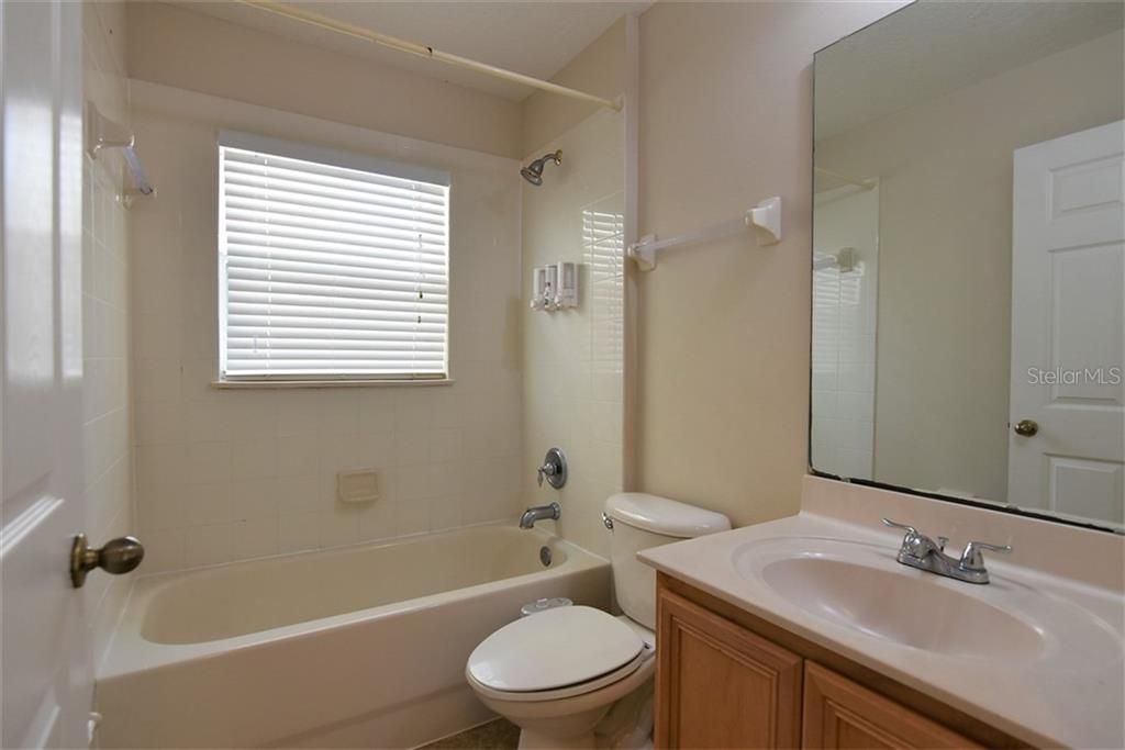最近租的: $1,900 (4 贝兹, 2 浴室, 1704 平方英尺)