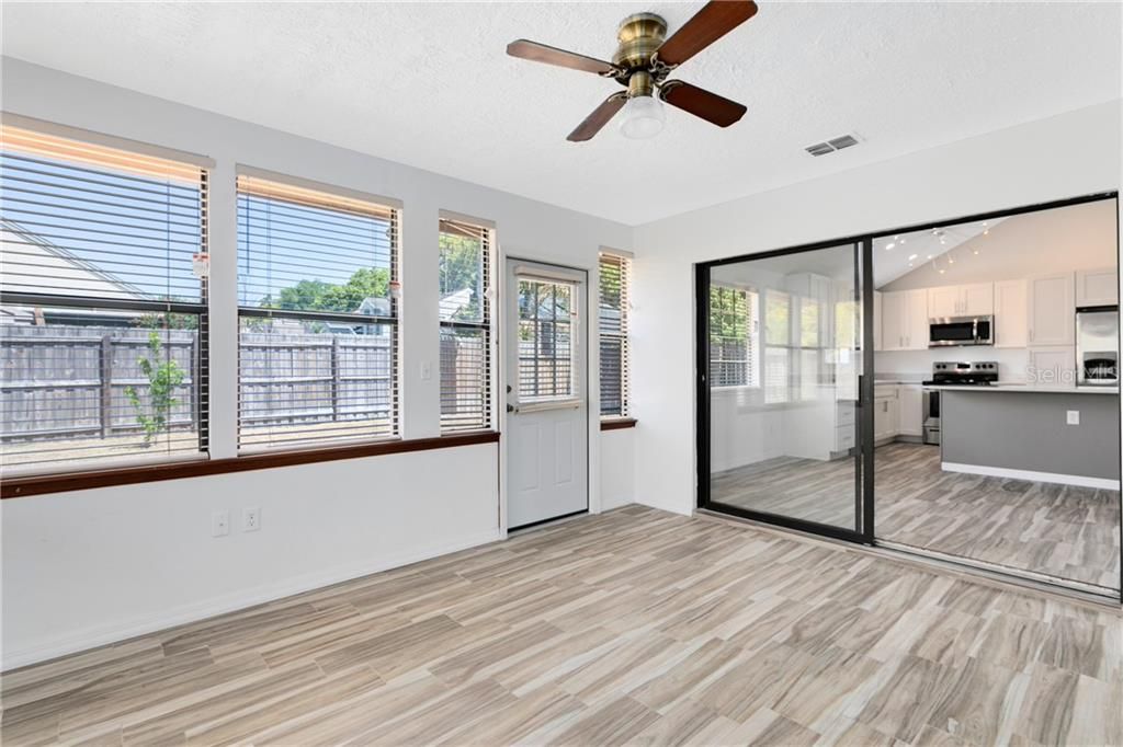 Recently Sold: $295,000 (2 beds, 2 baths, 1429 Square Feet)