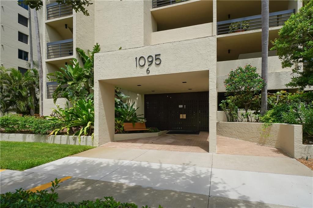 Recently Sold: $695,000 (2 beds, 2 baths, 1392 Square Feet)
