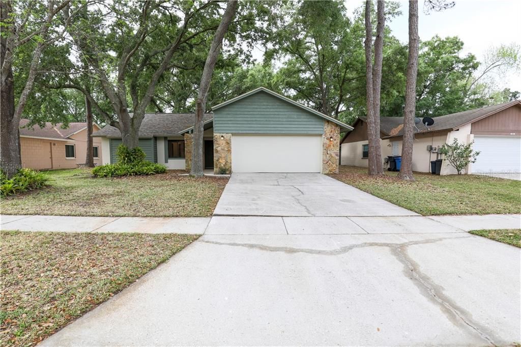 Recently Sold: $305,000 (3 beds, 2 baths, 1688 Square Feet)