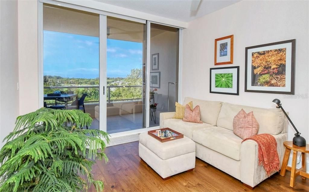 Recently Sold: $749,000 (2 beds, 2 baths, 1413 Square Feet)