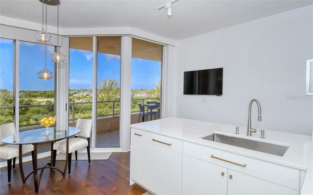 Recently Sold: $749,000 (2 beds, 2 baths, 1413 Square Feet)