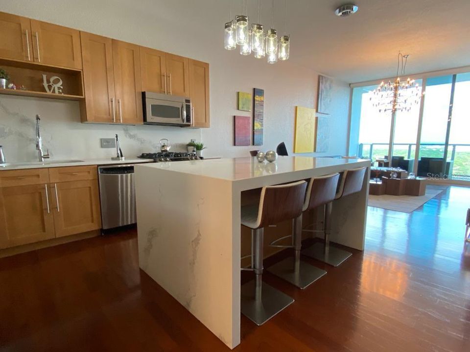 Recently Rented: $2,595 (2 beds, 2 baths, 1133 Square Feet)