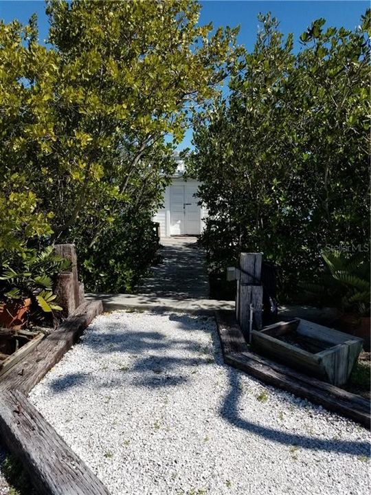 Recently Sold: $1,200,000 (2 beds, 1 baths, 823 Square Feet)