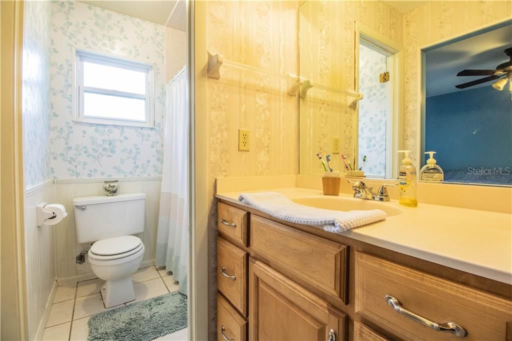最近售出: $220,000 (3 贝兹, 2 浴室, 1353 平方英尺)