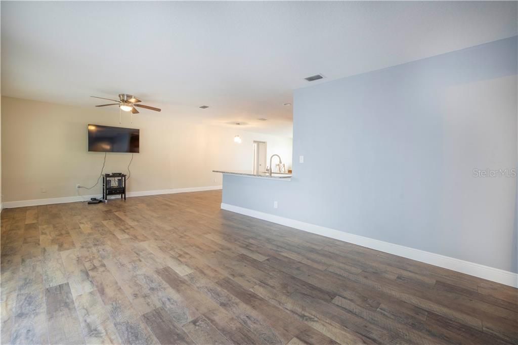 Recently Sold: $335,000 (3 beds, 2 baths, 1929 Square Feet)