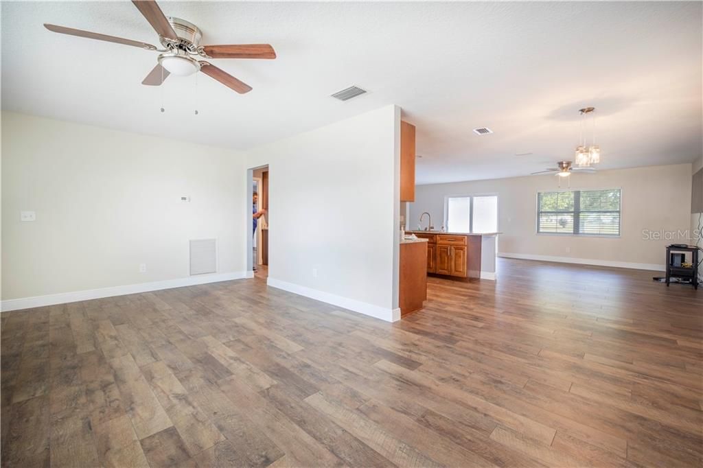 Recently Sold: $335,000 (3 beds, 2 baths, 1929 Square Feet)