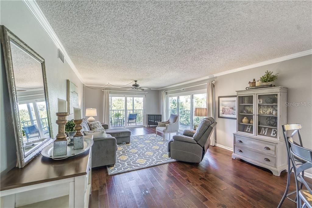 Recently Sold: $275,000 (2 beds, 2 baths, 1250 Square Feet)
