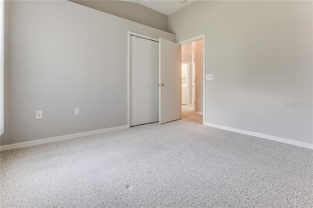 Recently Sold: $375,000 (3 beds, 2 baths, 1915 Square Feet)