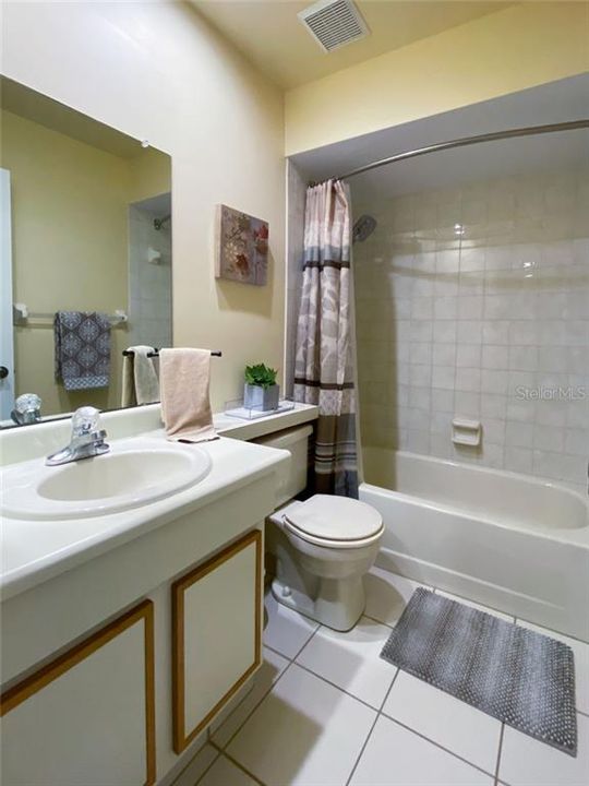 最近售出: $330,000 (3 贝兹, 2 浴室, 1304 平方英尺)