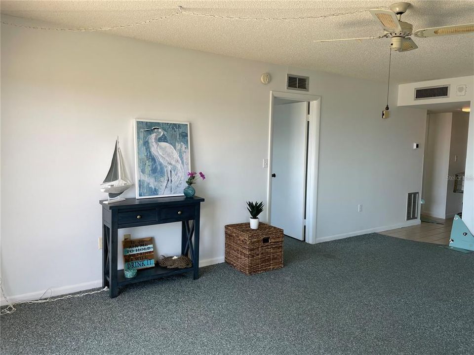 Recently Sold: $225,000 (1 beds, 1 baths, 745 Square Feet)
