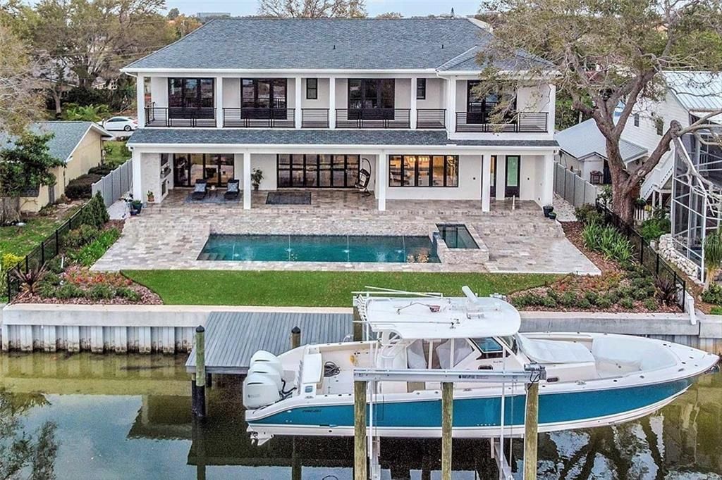 Recently Sold: $4,500,000 (5 beds, 5 baths, 6256 Square Feet)
