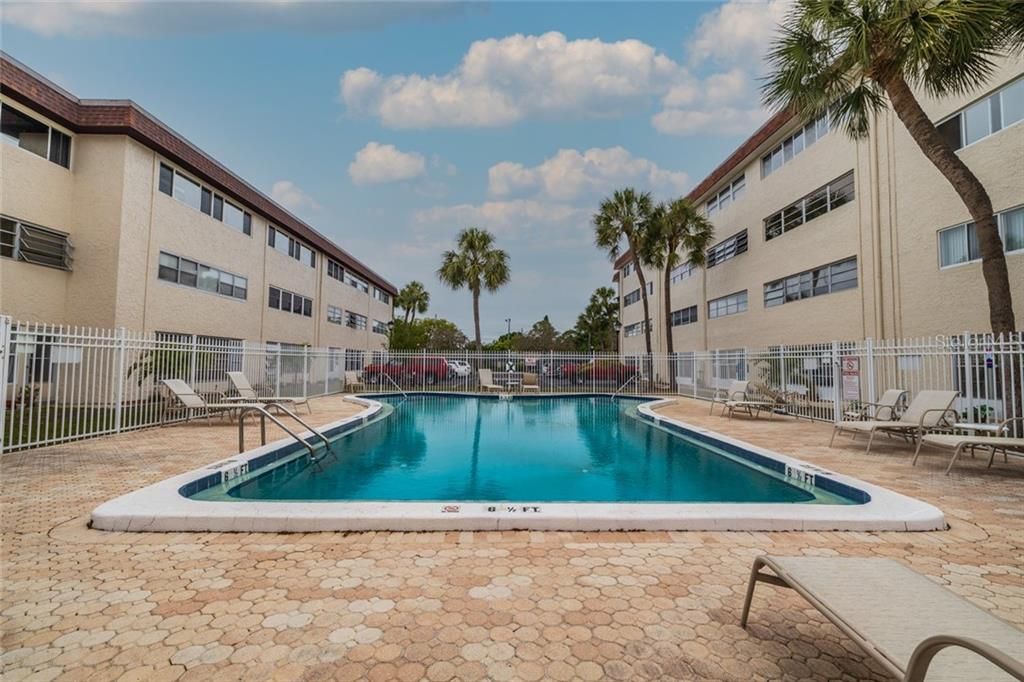 Recently Sold: $107,000 (1 beds, 1 baths, 985 Square Feet)