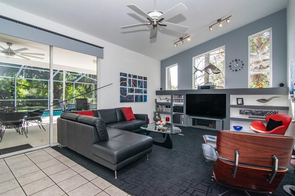 Recently Sold: $595,000 (3 beds, 2 baths, 2072 Square Feet)