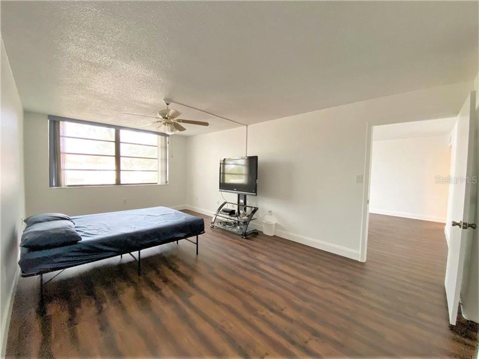 Recently Sold: $158,000 (1 beds, 1 baths, 1048 Square Feet)